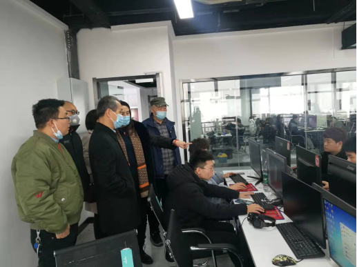 院领导检查艺术设计系跟岗实习工作（罗书记）572.png